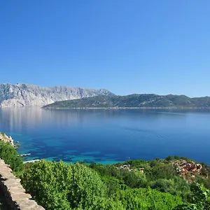 Villaggio Est 3*, Capo Coda Cavallo Italia